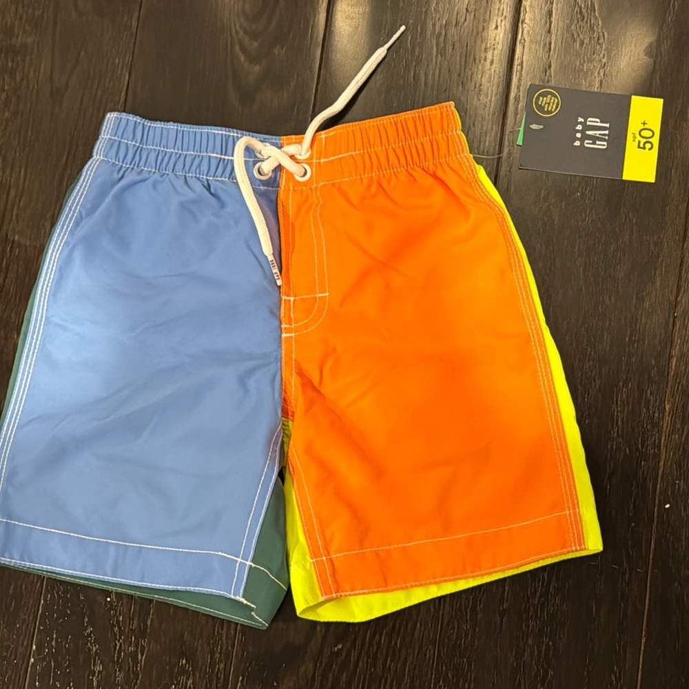 NWT boys size 5 GAP swim shorts